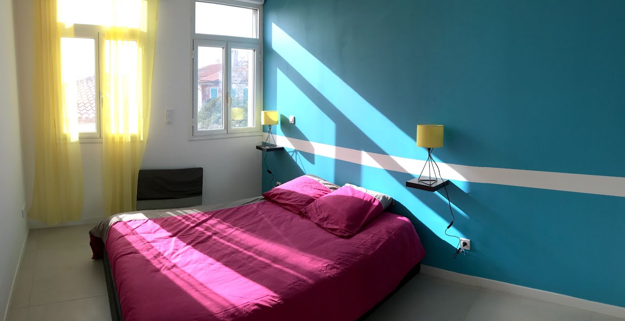 Chambre et rangements de la location meublée Malmousque près de la Corniche, Marseille